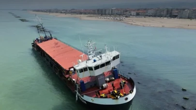 Karadeniz kıyılarında meydana gelen sızıntı, bölgede alarm yarattı. Yetkililer, olay yerine güvenlik çemberi kurdu