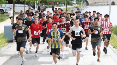 Küçükçekmece’de Gençlerin Heyecan Dolu Koşusu! 19 Mayıs'ta Gerçekleşen Etkinlik Renkli Görüntülere Sahne Oldu