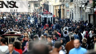 Türkiye'nin Genç Nüfus Oranı Hızla Azalıyor