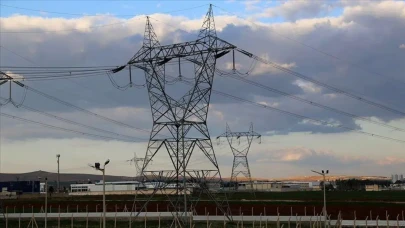 Spot elektrik fiyatları gerileyerek düşüş trendine girdi: İşlem hacmi azalıyor