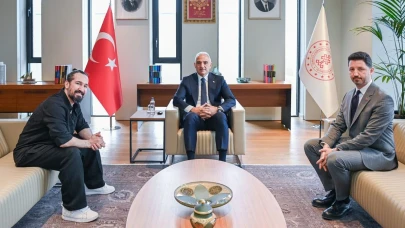 Bakan Ersoy, Barış Manço’nun oğlu Doğukan Manço ile bir araya geldi!
