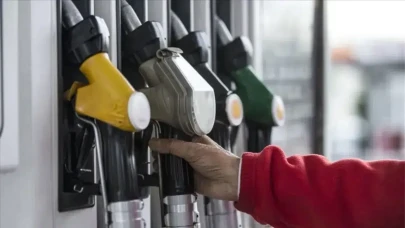 Motorin fiyatlarındaki büyük indirimle beraber akaryakıt fiyatları güncellendi! Son durumda motorin fiyatları ne kadar oldu?