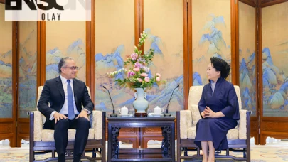 Peng Liyuan, UNESCO Genel Direktörü Halid el-Anani ile görüştü