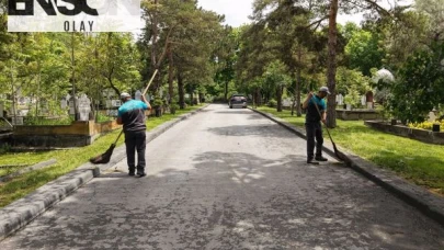 Mezarlıklarda Yapılan Temizlik ve Bakım Çalışmaları Göz Kamaştırıyor!