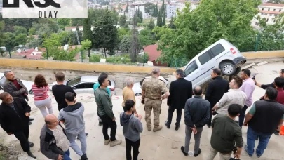 Hatay’da yağmurun neden olduğu hasarlı bölgelerde ekiplerin çalışmaları aralıksız devam ediyor
