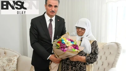 Erzurum Valisi, şehit annesine duygusal Anneler Günü jesti yapıyor