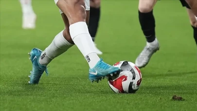 Bugün Tottenham ile Leeds arasında oynanacak maçın saati ve Napoli ile Benfica'nın maç programı hakkında detaylar açıklandı mı?