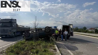 İznik’te yaşanan kaza dehşete düşürdü: Araç takla attı, içindeki 3 kişi şans eseri kurtuldu