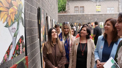 Diyarbakır'da sanat tutkunları için özel olarak düzenlenen Baharın Kadınları adlı sergi, ziyaretçilerini ağırlamaya başladı