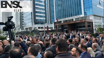 CHP Genel Merkezi'nde gerçekleşen mahkeme kararının ardından yaşanan arbede anları güvenlik kameralarına yansıdı