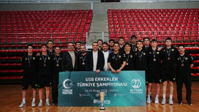 Konya Büyükşehir Belediyespor U16 Takımı, Türkiye Gençler Futbol Şampiyonası'nda üçüncülük elde etti!