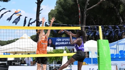 Türkiye'nin ev sahipliğinde düzenlenen Uluslararası Plaj Voleybolu Türkiye Serisi'nin Aydın ayağı heyecanla başladı
