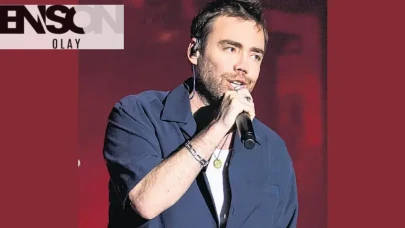 Dalkılıç, 'Adı Yok' şarkısını söylemeden önce yeni şarkısını tanıttı ve milli takım için marş klip çekti