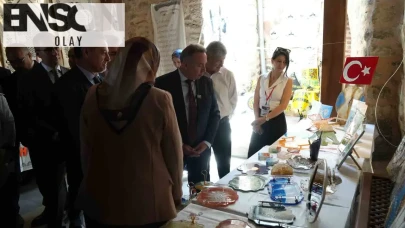 Üniversiteli gençlerin el emeği göz nuru eserleri Saray Hamamı’nın tarihi dokusunda hayat buldu