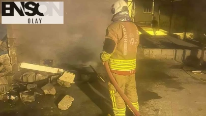 Reyhanlı'da korkutan olay: Çatı katı yangın sebebiyle alev alev!