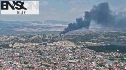 Denizli semaları siyah dumanlara teslim oldu: Kauçuk deposunda büyük panik