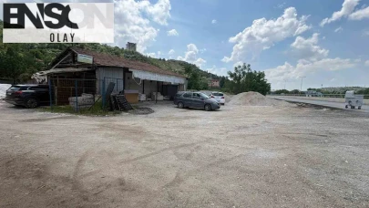 Sokak ortasında dehşet anları: Yaşlı kadını ölümün kıyısından sürücü kurtardı