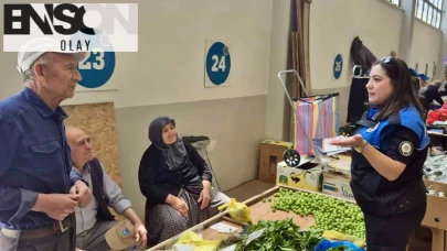 Pazar tezgahında güvenlik alarmı: Polis esnafı ve vatandaşı tek tek uyardı