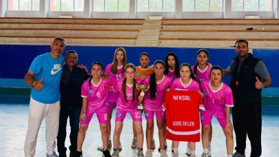 Salihli’de futsal heyecanı: Kız ve erkek takımları zirvede!