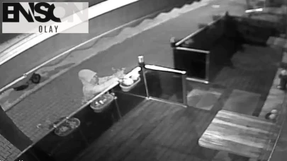 Dükkanının önünü güzelleştirmek istedi, saniyeler içinde hüsrana uğradı: Emeğini motosikletli hırsız götürdü