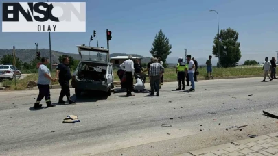 Hassa'da korkunç kaza: İki otomobil hurdaya döndü, yaşam mücadelesi veriyorlar