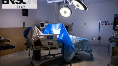 12 yaşındaki bir kız çocuğu, beklenmedik bir şekilde doğum yaparak anne oldu. Ancak yapılan DNA testi sonucunda, bebeğin babasının kızın kendi öz ağabeyi olduğu ortaya çıktı. Bu şaşırtıcı olay büyük bir infiale yol açtı.