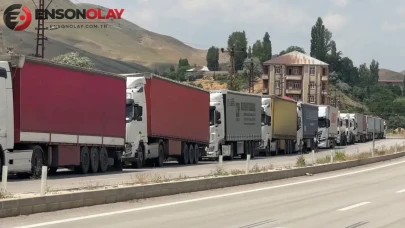 Türkiye - İran sınırında 5 kilometrelik tır kuyruğu
