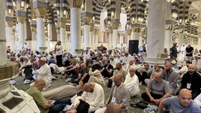 Medine’de manevi yolculuk: Hacılar Ravza-i Mutahhara’da buluşuyor