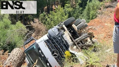 Datça'da trajedinin eşiğinden dönüldü: Araç manevra yaparken uçuruma yuvarlandı