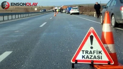 Uşak'ta Meydana Gelen Trafik Kazasında Otomobil Şarampole Devrildi: 3 Kişi Yaralandı