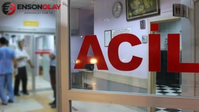 Eskişehir'de 17 yaşındaki alkollü sürücü, ekip aracına çarptı : 2'si polis 3 yaralı