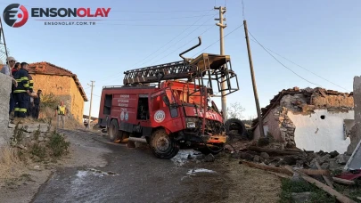 Eskişehir'de itfaiye aracı evin duvarına çarptı: 3 personel yaralandı