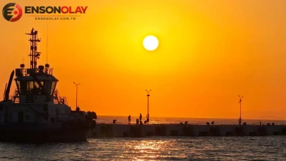 Kuşadası'nda gün batımı kartpostallık manzaralar oluşturuyor