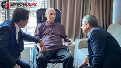 CHP Milletvekili Özgür Özel, Eski Dışişleri Bakanı Hikmet Çetin'i ziyaret etti
