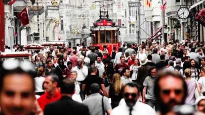 Türkiye'de Kadınların Ortalama Ömrü Erkeklerden Beş Yıl Daha Uzun!