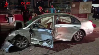 Diyarbakır'da meydana gelen zincirleme trafik kazasında 3 kişi yaralandı, kaza yerine sağlık ekipleri sevk edildi