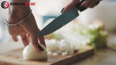 Soğan doğrarken gözyaşlarına son! Şeflerin sırrı ortaya çıktı