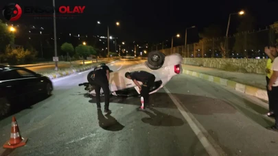 Van'da meydana gelen trafik kazasında otomobil takla attı, 2 kişi yaralandı