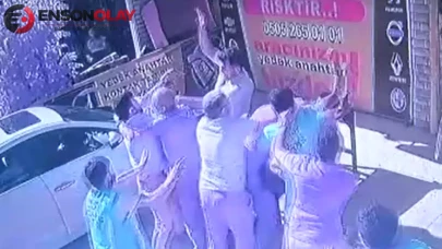 Ankara'da hatalı park uyarısı yapan esnafa tekme tokat saldırı : Kavga anı kamerada