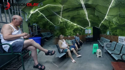 Çin'in Chongqing şehrindeki 2. Dünya Savaşı sığınağı, serinleme merkezine dönüştü