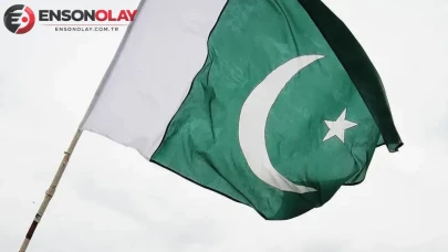 Pakistan'da yolcu otobüsü çukura düştü : 40 kişi hayatını kaybetti