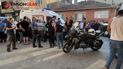 Bursa'da 'Otopark Yeri' Kavgası: 3 Kişi Bıçaklandı, Olay Yerinde Paniğe Neden Oldu