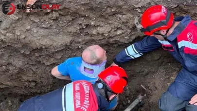 Trabzon'da altyapı çalışmasında göçük : Toprak altında kalan işçi kurtarıldı