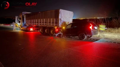 Yozgat'ta otomobil tıra arkadan çarptı : Yaralılar var