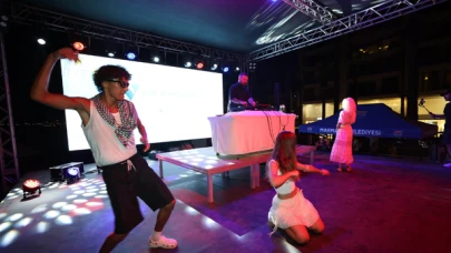 Marmaris DJ Festivali'nde Kalabalık, Aynı Müzikle Coştu