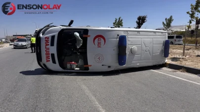 Niğde'de ambulans ile otomobil çarpıştı : 5 yaralı