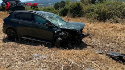 Çanakkale'de otomobil tarlaya uçtu, 2 kişi yaralandı
