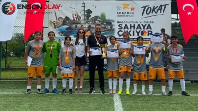 Erzincanlı Kız Futbol Takımı, Türkiye Şampiyonluğunu Kucakladı!