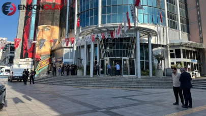 İzmit Belediyesi'ne yapılan operasyonda Başkan Fatma Kaplan Hürriyet ve eşi gözaltına alındı!