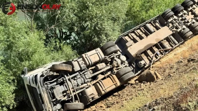 Şırnak'ta tır uçuruma yuvarlandı : Sürücü yaralandı